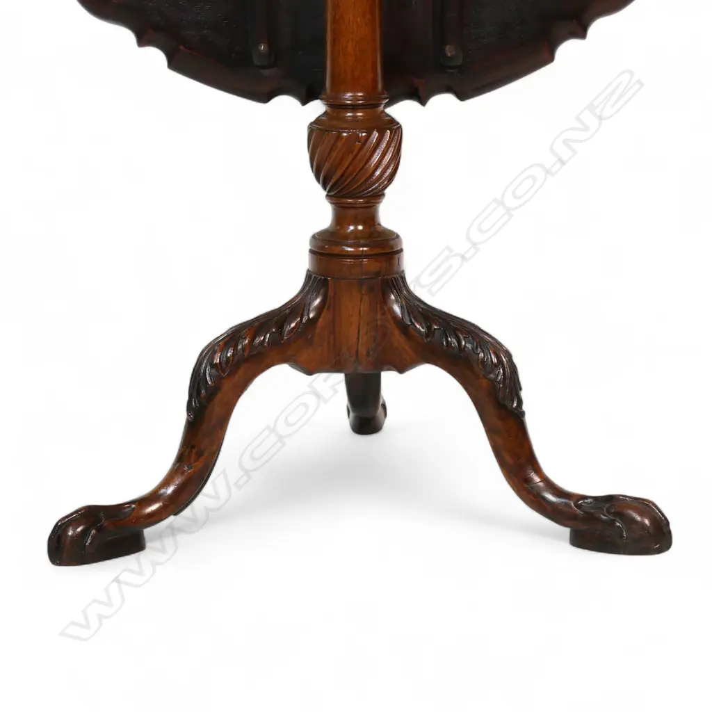 An early George III Spanish mahogany pie-crust tripod table, Image 1++
